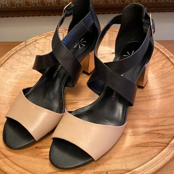 Like new Isaac Mizrahi Live sandals - Picture 1 of 4
